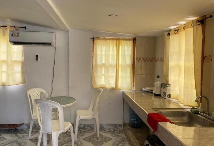 پانسیون Miss Titis Native Lodge