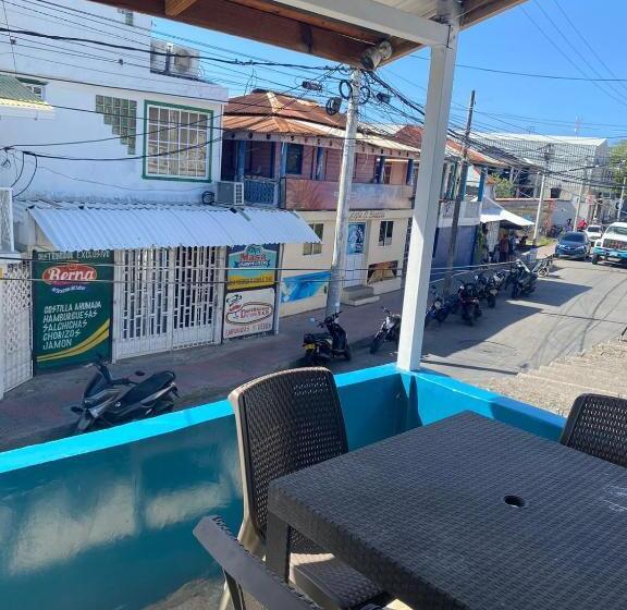 پانسیون Miss Titis Native Lodge