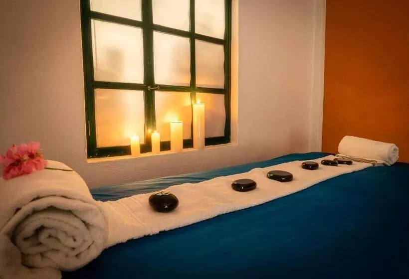 هتل Bahía Olivo Boutique & Spa