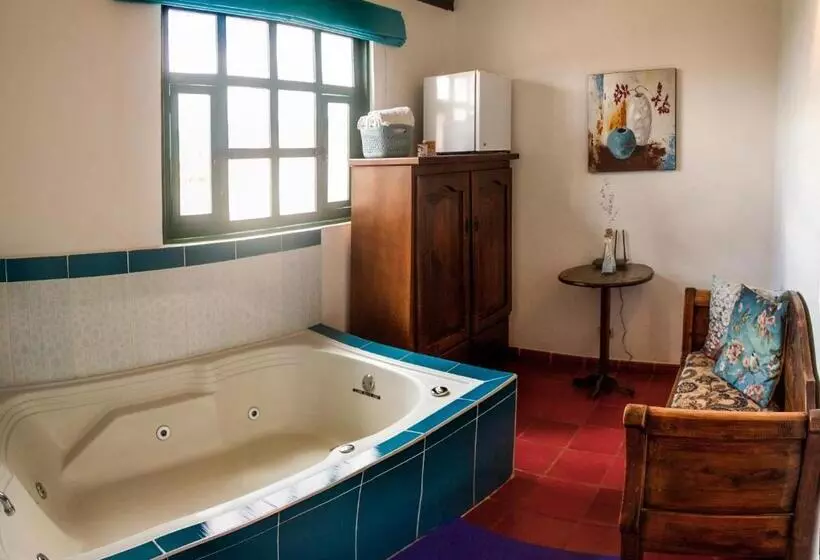 هتل Bahía Olivo Boutique & Spa