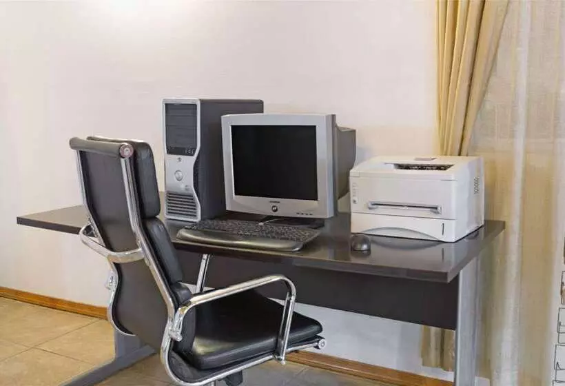 Отель Days Inn & Suites By Wyndham Santa Rosa, Nm