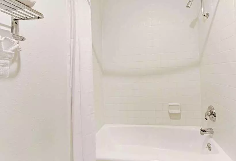 Отель Days Inn & Suites By Wyndham Santa Rosa, Nm