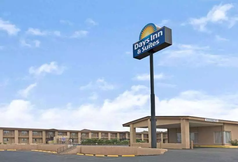 Отель Days Inn & Suites By Wyndham Santa Rosa, Nm