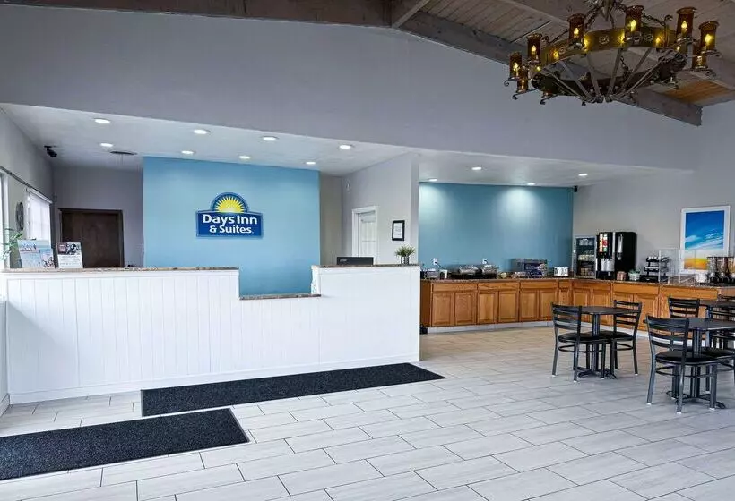 Отель Days Inn & Suites By Wyndham Santa Rosa, Nm
