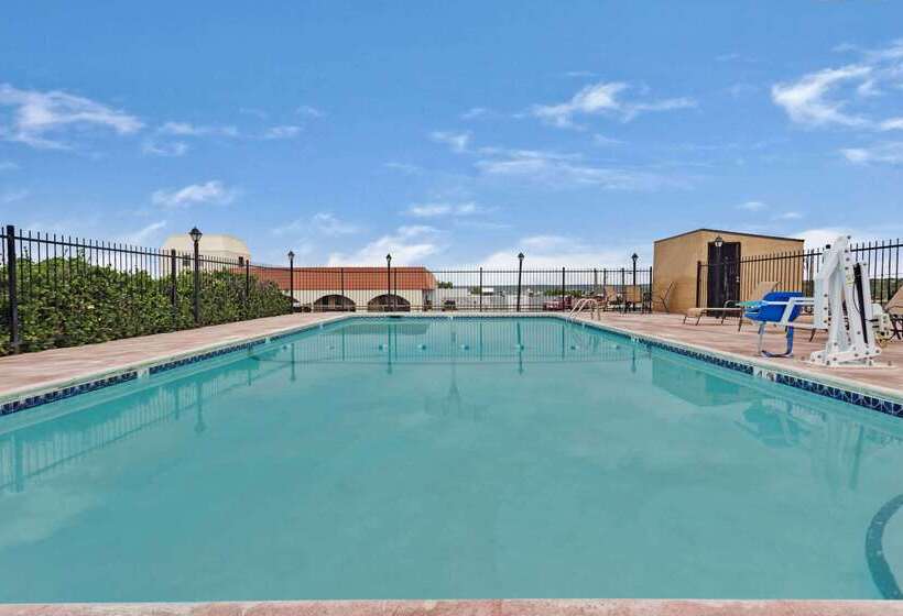 فندق Days Inn & Suites By Wyndham Santa Rosa, Nm