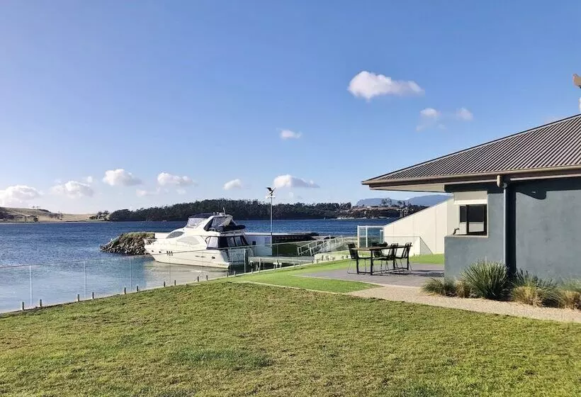 Отель Eastcoaster Tasmania