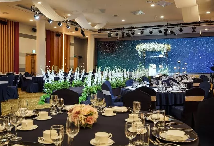 Отель Gyeongwonjae Ambassador Incheon  Associated With Accor