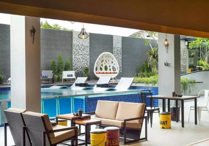 Отель Kamaniiya Petitenget Seminyak