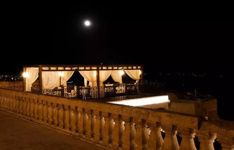 هتل Mardius Tarihi Konak