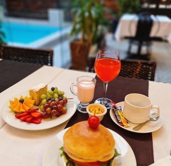 ホテル Santiago Bellas Artes