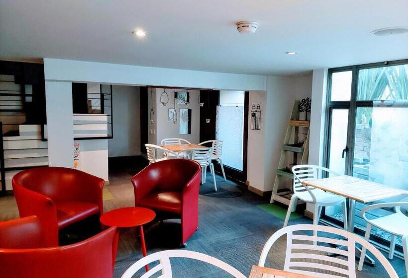 酒店 Viaggio Teleport City Suites