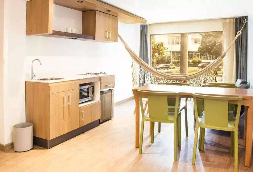 Отель Viaggio Teleport City Suites