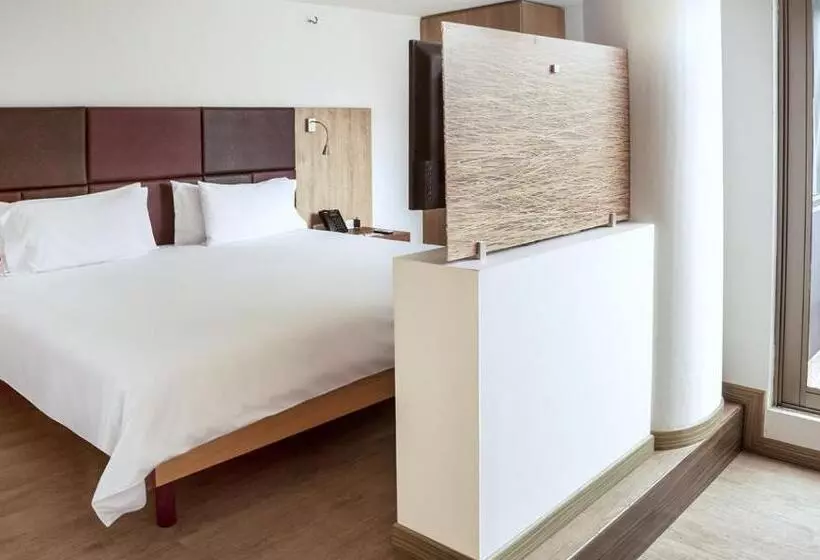 Отель Viaggio Teleport City Suites