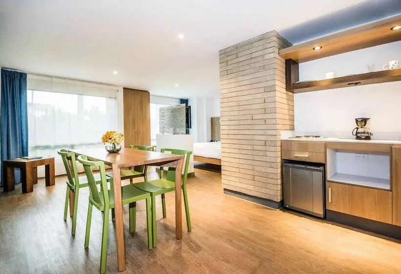 Отель Viaggio Teleport City Suites