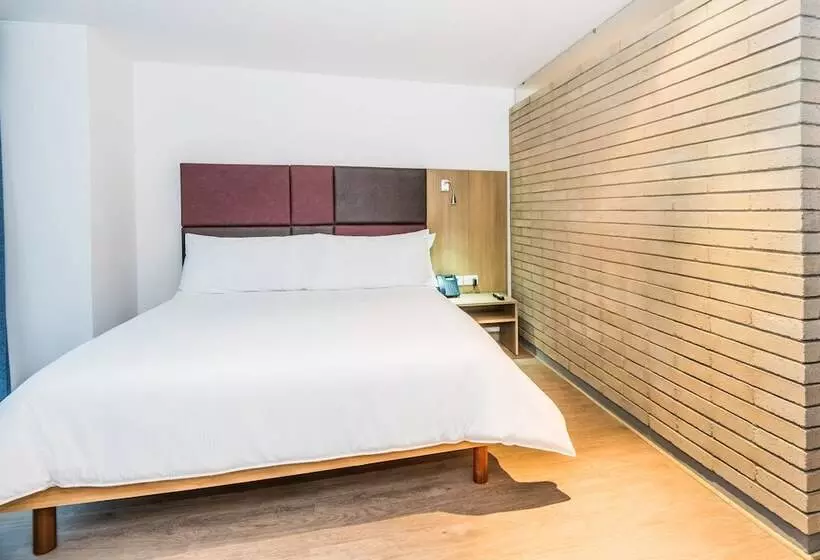 Отель Viaggio Teleport City Suites