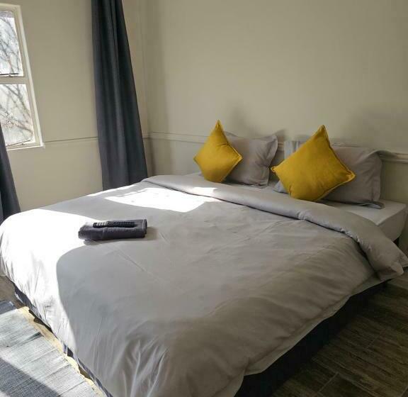 هتل کپسول Legends Lodge