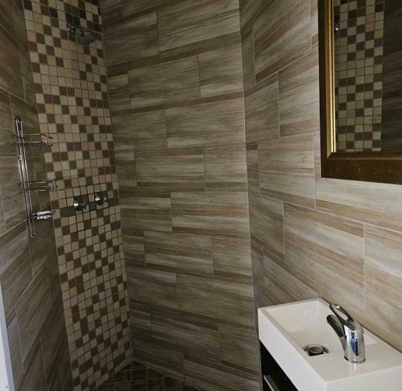 هتل کپسول Legends Lodge