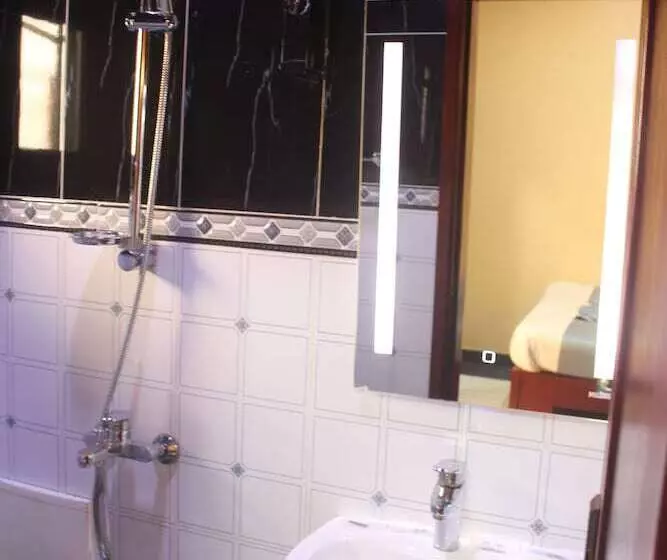 هتل Le Kremlin Yaoundé