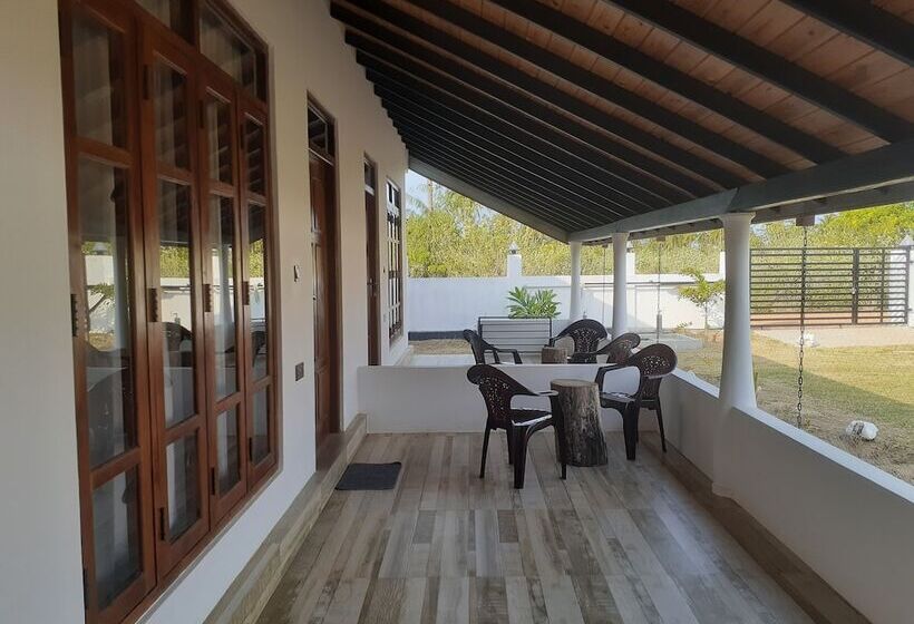 בית מלון כפרי Namaste Nilaveli