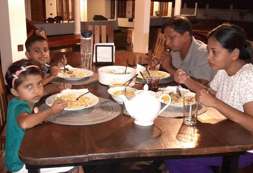 בית מלון כפרי Namaste Nilaveli