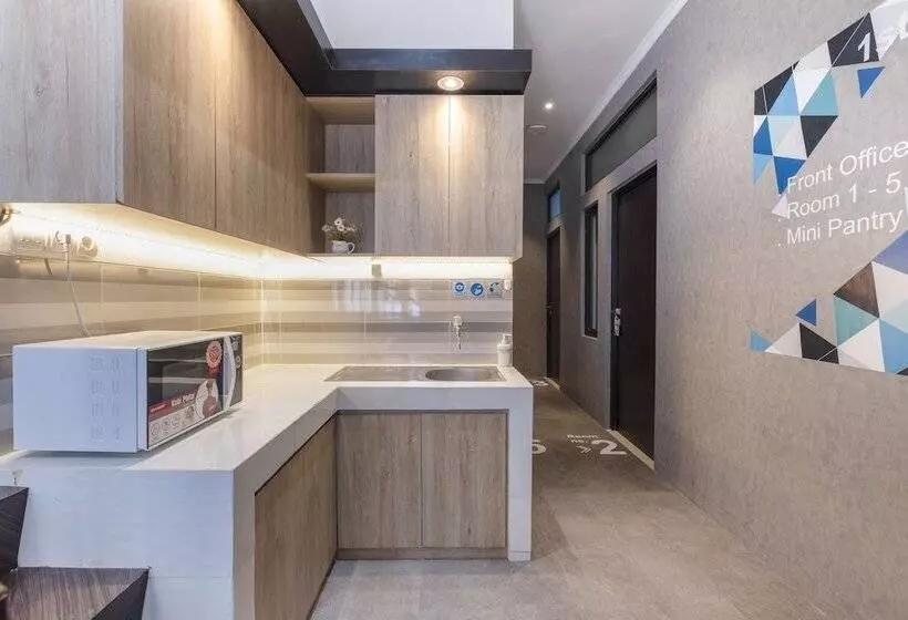 Hotelli Spot On 92325 Penginapan Fajar Syariah