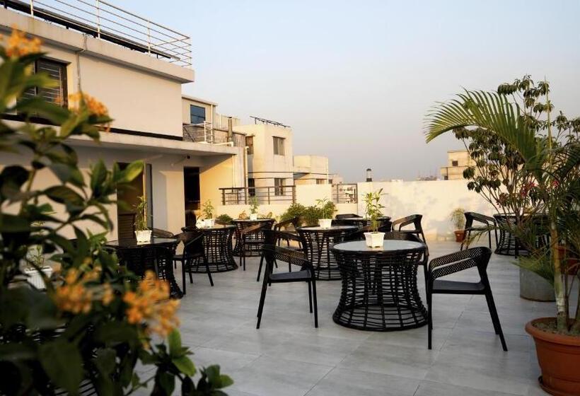 Xpressmall Hotel Near Dhaka Airport