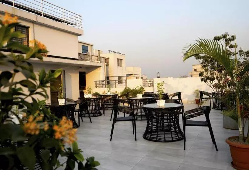 Xpressmall Hotel Near Dhaka Airport