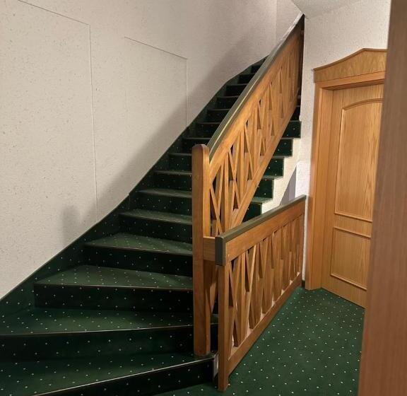 Отель Am Spreebogen