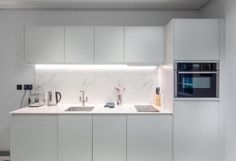 هتل Nell Gwynn House Apartments & Rooms