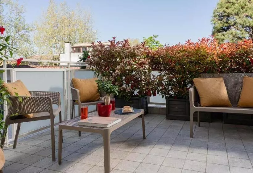 هتل Nido Suite & Apartments