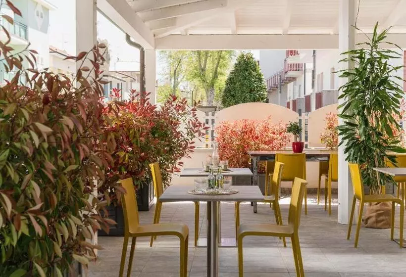 هتل Nido Suite & Apartments