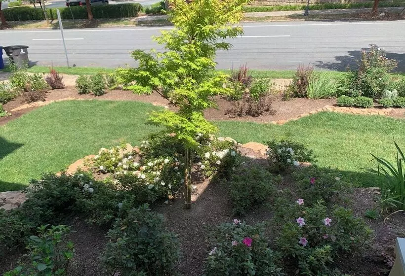 Hotelli Summit Street Inns