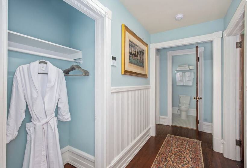 فندق Summit Street Inns