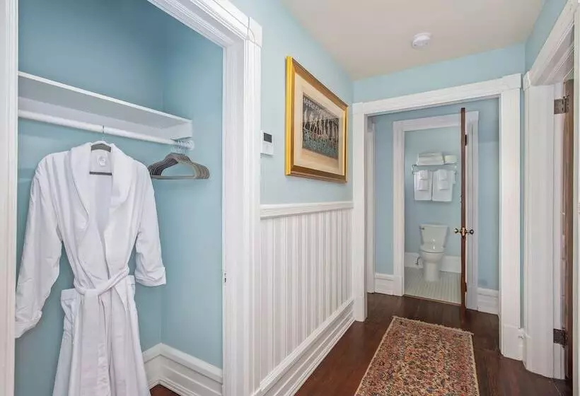 Hotelli Summit Street Inns