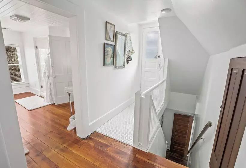 Hotelli Summit Street Inns