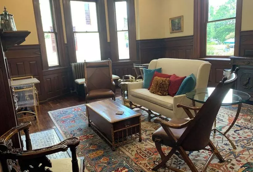 Hotelli Summit Street Inns