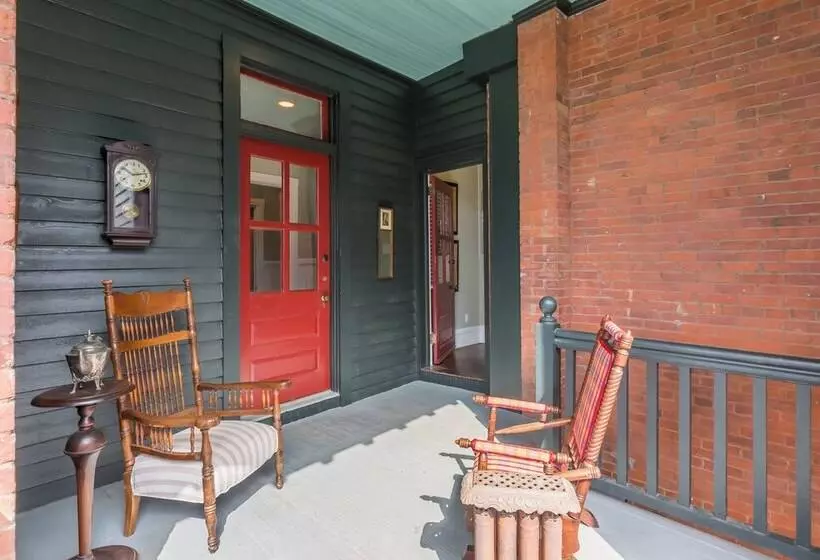 Hotelli Summit Street Inns