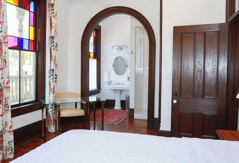 فندق Summit Street Inns