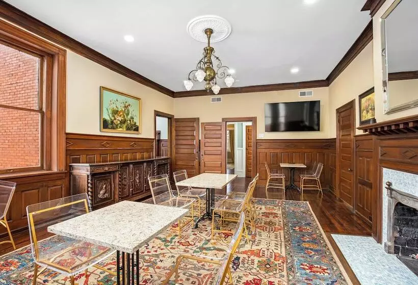 Hotelli Summit Street Inns