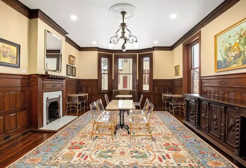 Hotelli Summit Street Inns