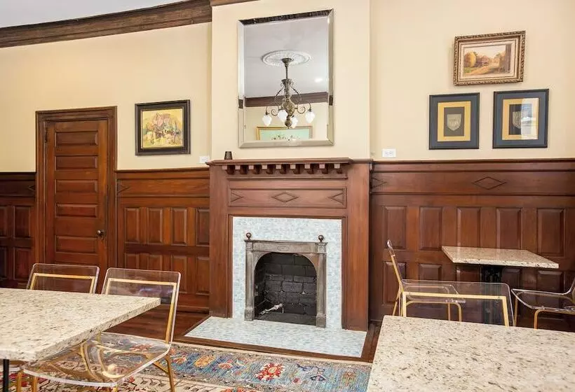 Hotelli Summit Street Inns