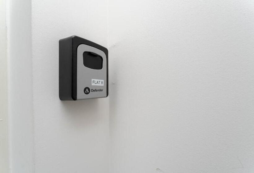 Pensiune One Bed Flat With Additional Double Mattress Suitable For 4