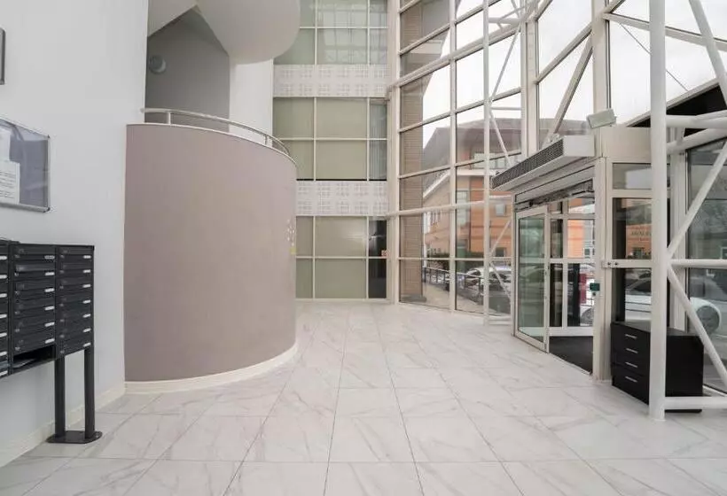 ペンション One Bed Flat With Additional Double Mattress Suitable For 4