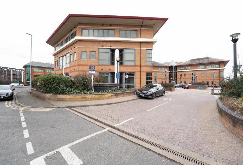 Pensiune One Bed Flat With Additional Double Mattress Suitable For 4