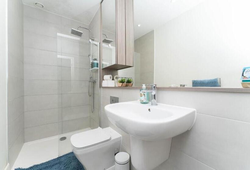 Pensiune One Bed Flat With Additional Double Mattress Suitable For 4