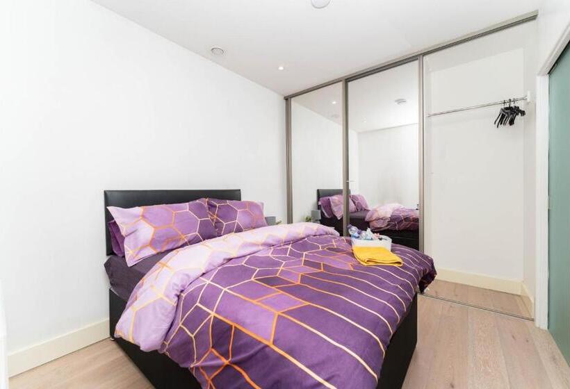 Pensiune One Bed Flat With Additional Double Mattress Suitable For 4