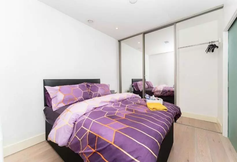 ペンション One Bed Flat With Additional Double Mattress Suitable For 4