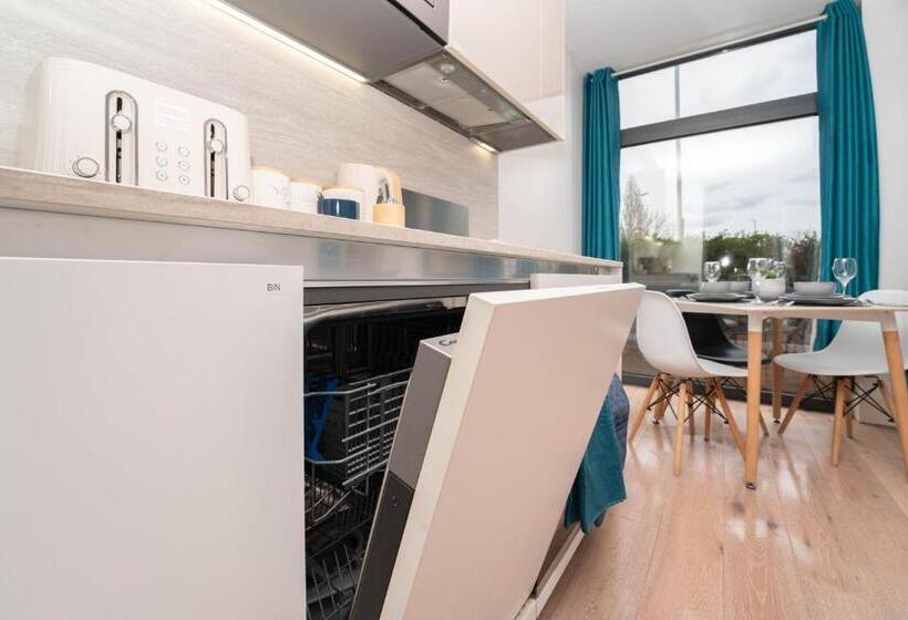 Pensiune One Bed Flat With Additional Double Mattress Suitable For 4