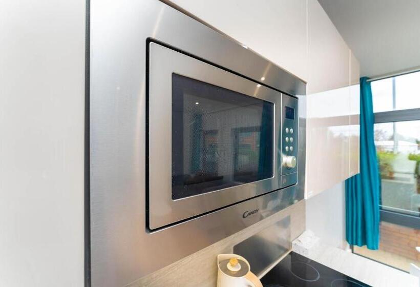 Pensiune One Bed Flat With Additional Double Mattress Suitable For 4