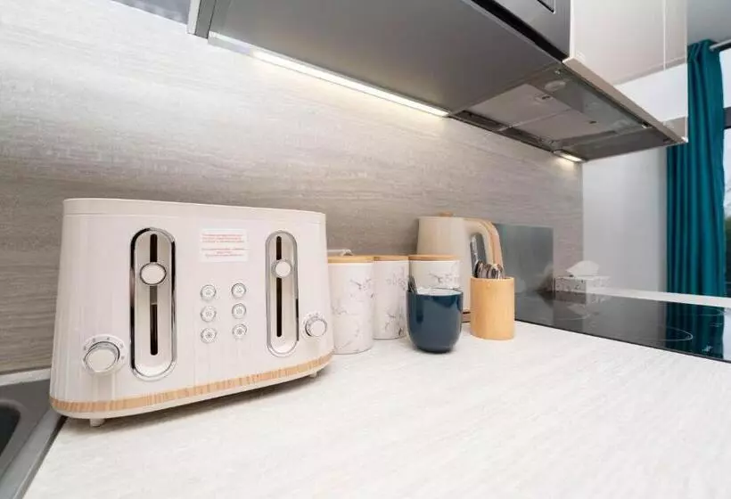 ペンション One Bed Flat With Additional Double Mattress Suitable For 4